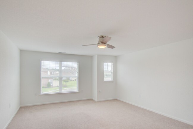 Building Photo - 3 Bed, 2.5 Bath Condo in Hickory School Di...