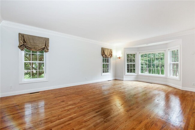 Building Photo - 34 Saxon Wood Rd