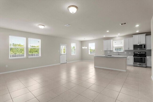 Building Photo - 121 Emerald Pass