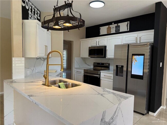 Building Photo - 35 Wisteria Dr