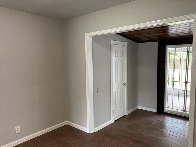 Building Photo - 8914 Linda Vista Rd