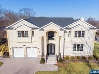 Building Photo - 223 Hillcrest Dr