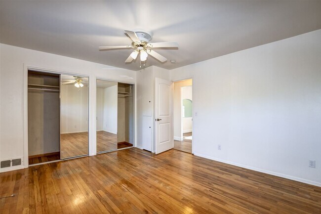 Building Photo - 2 Bed + possible 3rd, 2 Bath Home Close to...