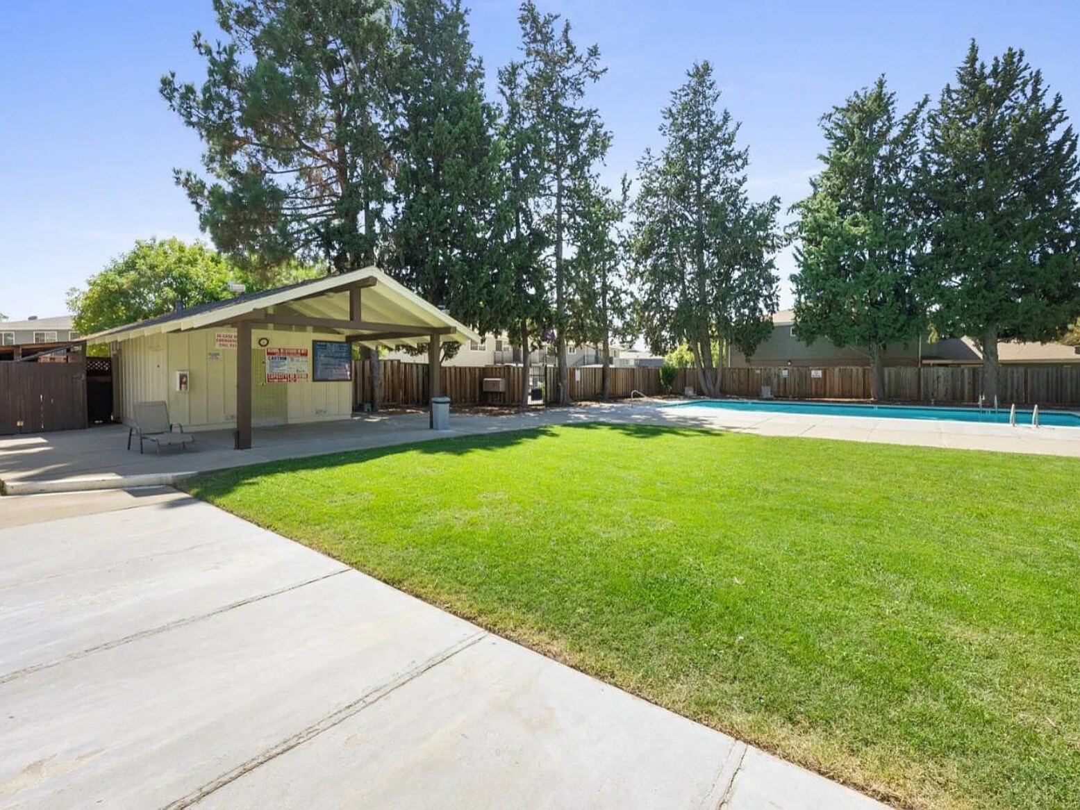 Building Photo - 5515 Spinnaker Dr
