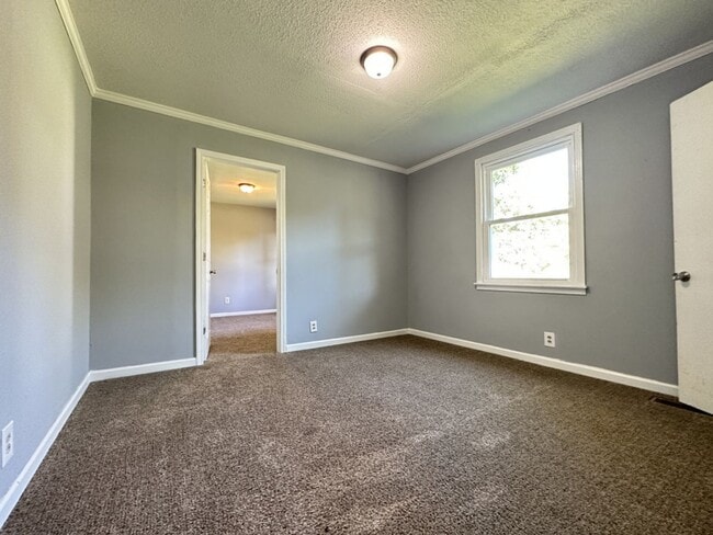 Building Photo - 496 Louisiana Ave. Clarksville, TN 37042