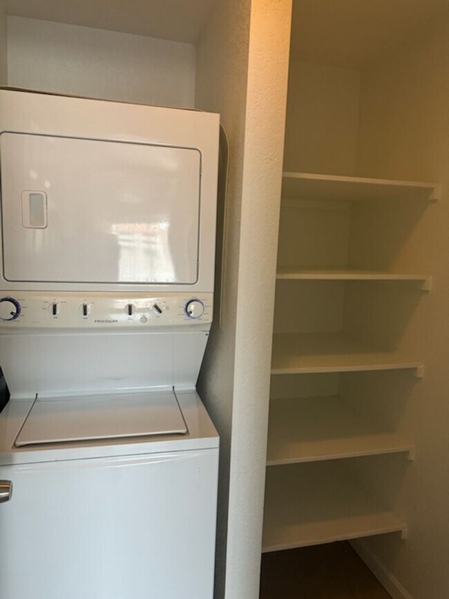 Building Photo - Mesa Tempe border 2 bedroom rental