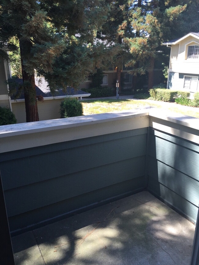 Building Photo - Remodeled 1 Bed 1 Bath Condo. Stainless St...