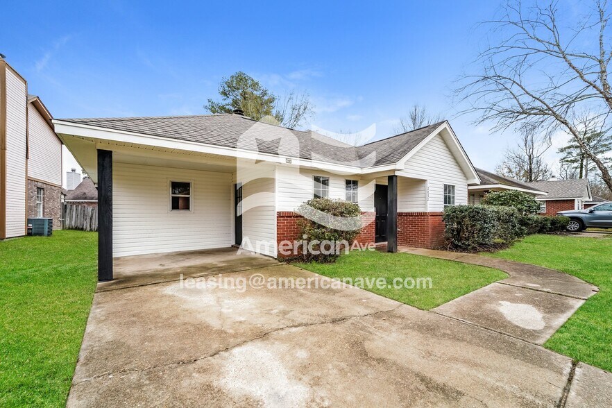 Building Photo - 2032 Red Oak Dr