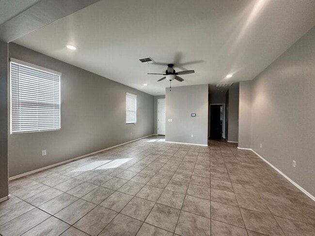 Building Photo - Stunning 4-bedroom, 2-bathroom home located in the vibrant community of Sahuarita, AZ