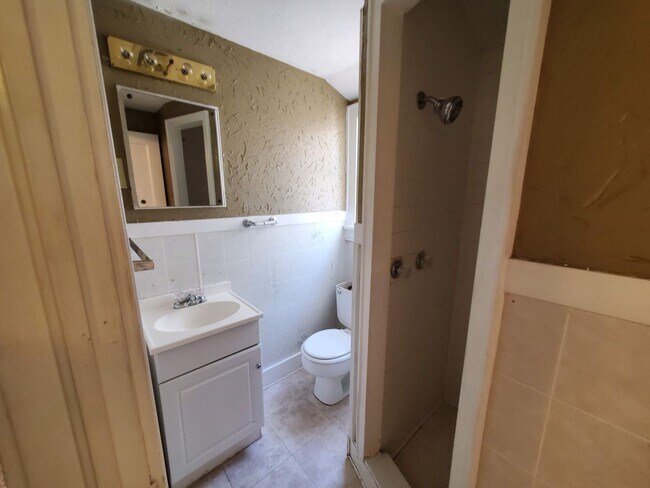 Building Photo - Pre-Leasing for Mid-June 2025! (2) Living ...