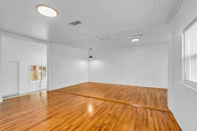 Building Photo - 807 Fisher St