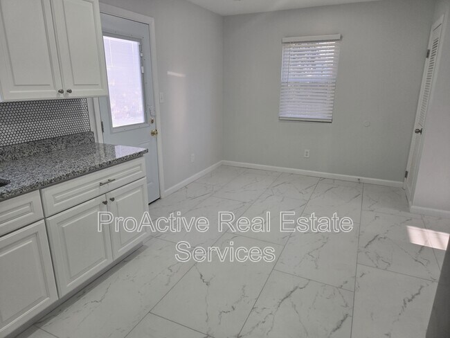 Building Photo - 9523 18th Bay St