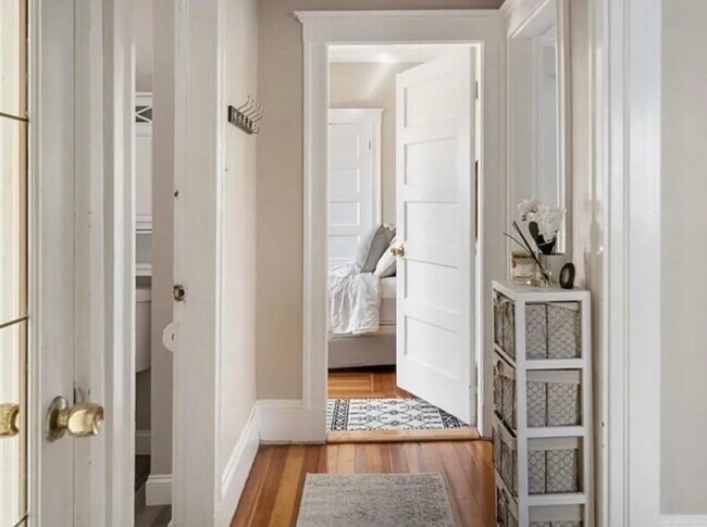 Building Photo - 44 Greenleaf Ave