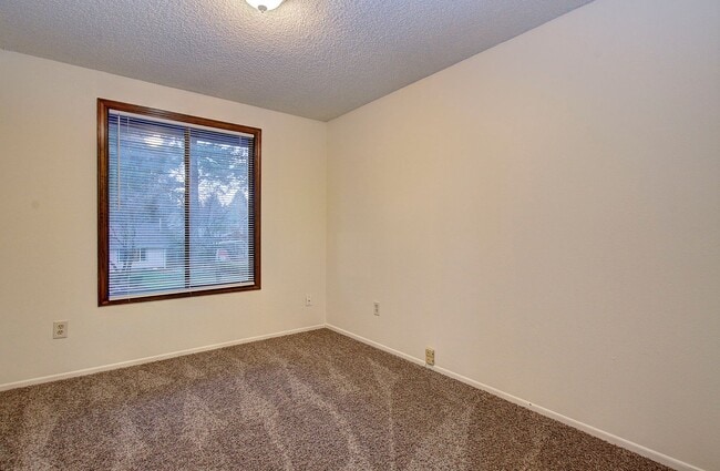 Building Photo - Coveted Cascade Park Area Split Entry Home