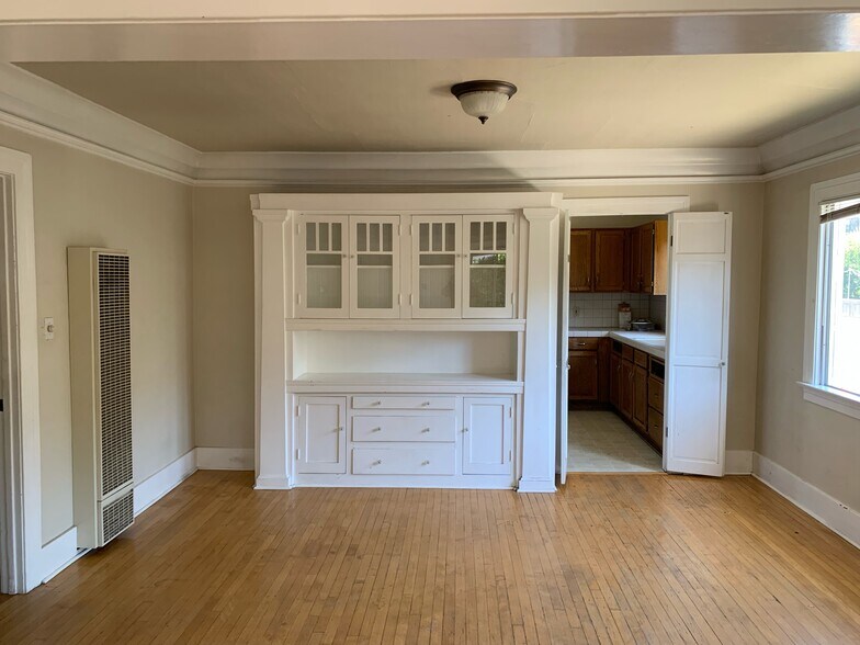 Building Photo - 1038 N Hudson Ave