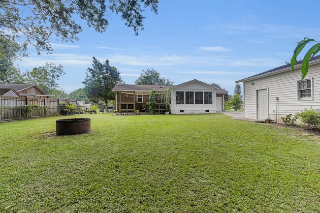Building Photo - 529 W Grantham Rd