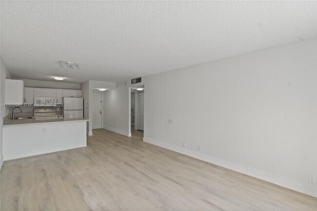 Building Photo - 8005 Lake Dr