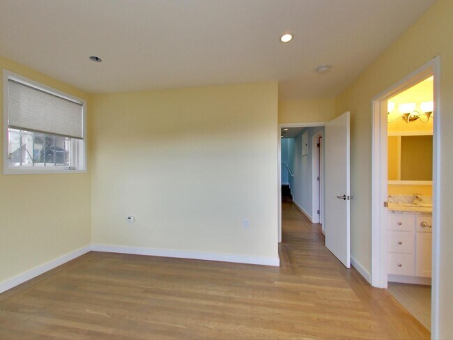 Building Photo - Stunning 4BR/3BA Home with Office, Laundry...