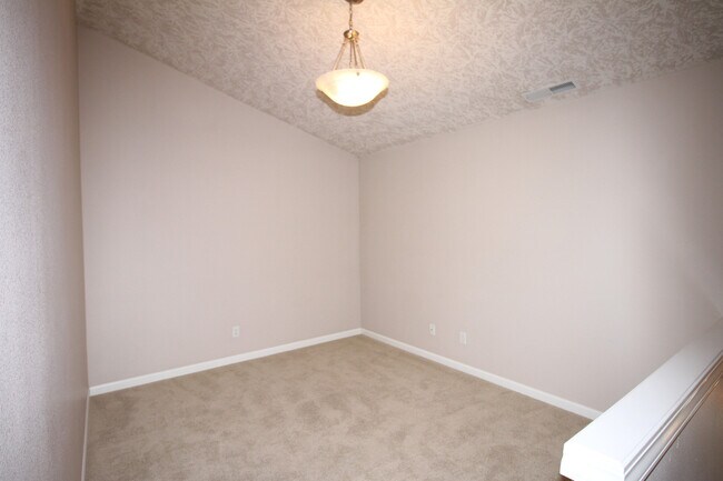 Building Photo - 4bd/2.5ba House with Washer/Dryer & Fully Fenced Yard!