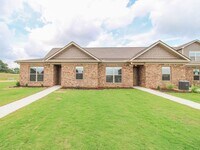 Building Photo - Nice Townhome in Athens City! $250 Amenity...