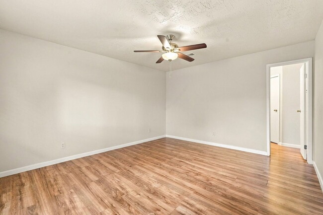 Building Photo - 7623 Kite Hill Dr