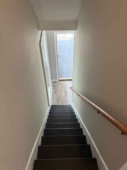 Building Photo - 161 Caroline St
