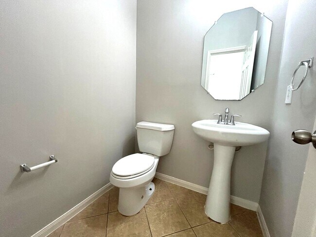 Building Photo - 25207 Diamond Ranch Dr