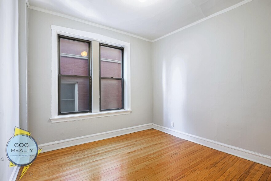 Building Photo - 1030 E Hyde Park Blvd