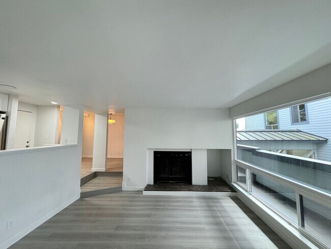 Building Photo - 3710 26th Pl W