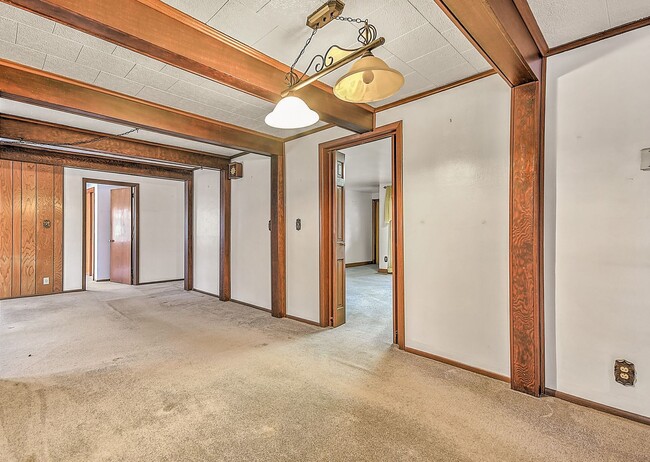 Building Photo - 563 Hales Chapel Rd