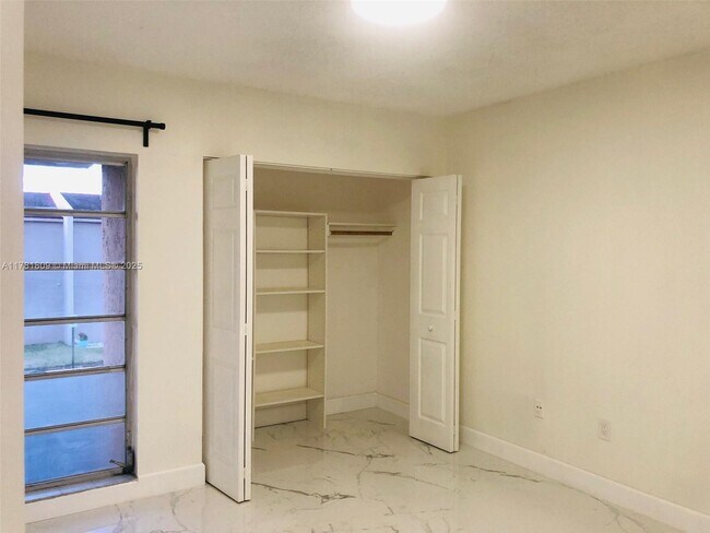 Building Photo - 17190 SW 94th Ave