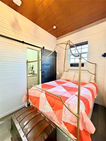 Building Photo - 925 Honeysuckle Ln