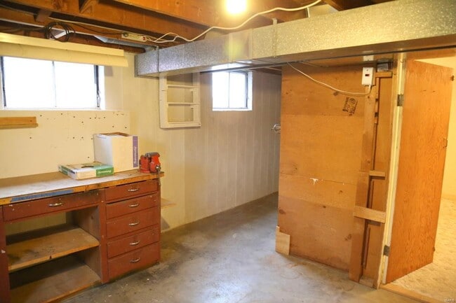 Building Photo - 840 Pershall Rd