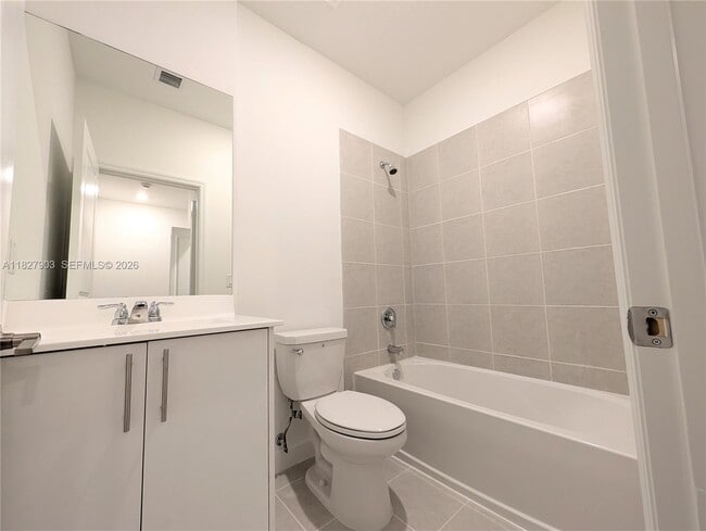 Building Photo - 1172 SE 1st Ave