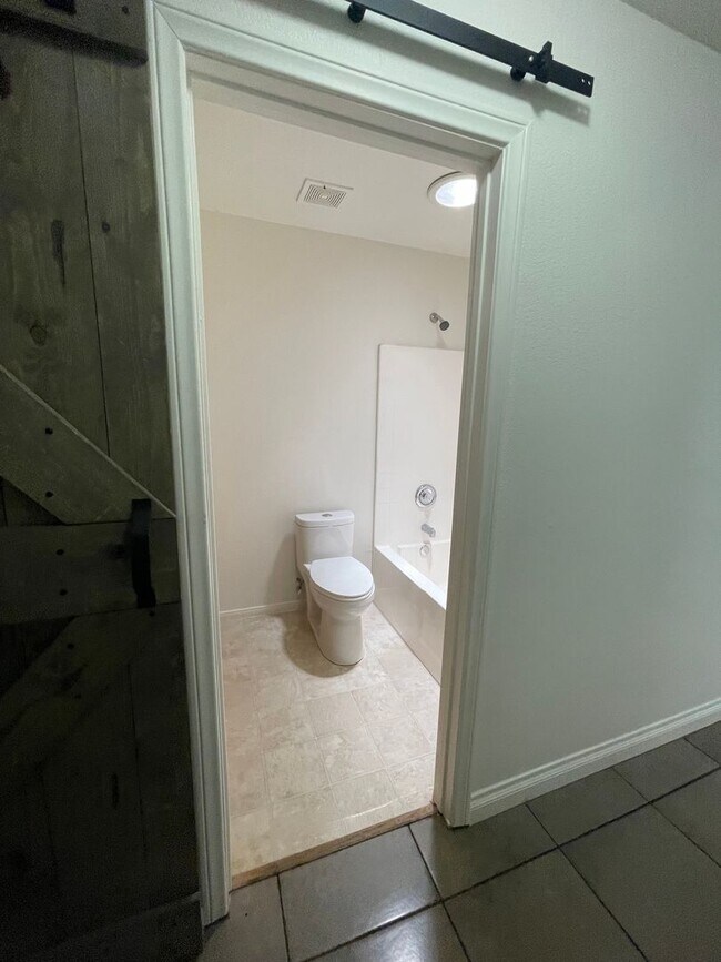 Building Photo - Charming Three Bedrooms, 2 Bathrooms Home In Apple Valley, Fully Fenced & Cross Fenced,