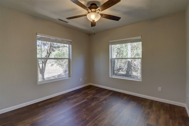 Building Photo - Immaculate 3 bedroom, 2 bath home in Prescott Heights