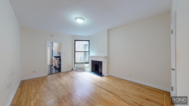 Building Photo - 152-156 E 84th St