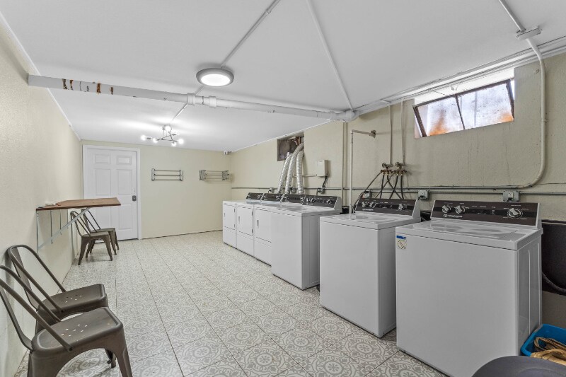 Building Photo - 306 Lakeview St