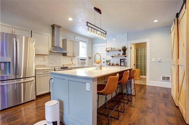 Building Photo - 104 Leah St