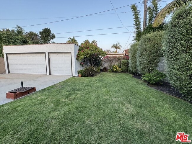 Building Photo - 326 N La Jolla Ave