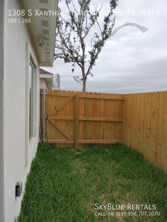 Building Photo - 1308 S Xanthia St