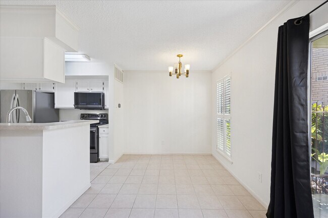 Building Photo - 2120 El Paseo St