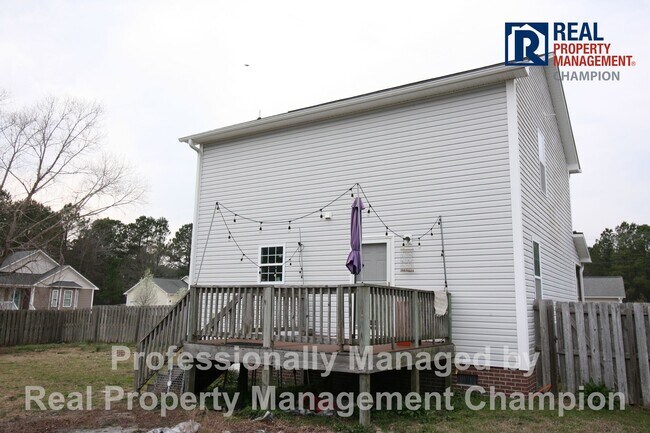Building Photo - 3 BD/2.5 BA Home with Fenced Yard & Attached Garage