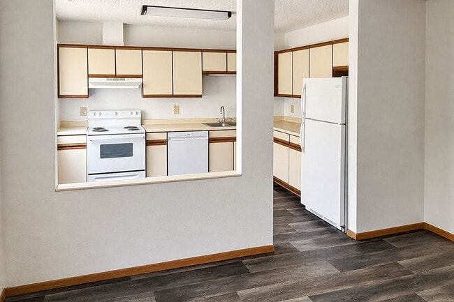 Building Photo - MEADOWVIEW TOWNHOMES