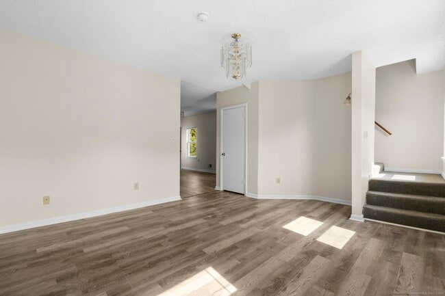 Building Photo - 45 Kossuth St