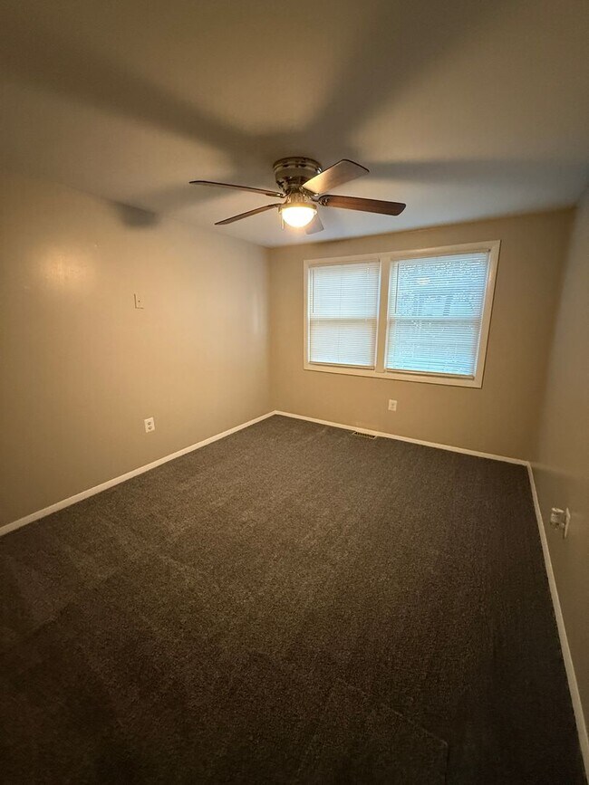 Building Photo - Adorable Fully renovated Townhouse in Bowie