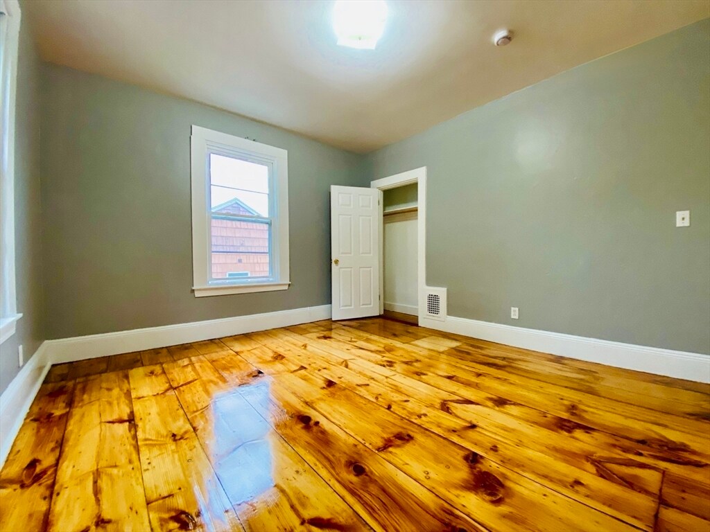 Building Photo - 18 Montvale Ave