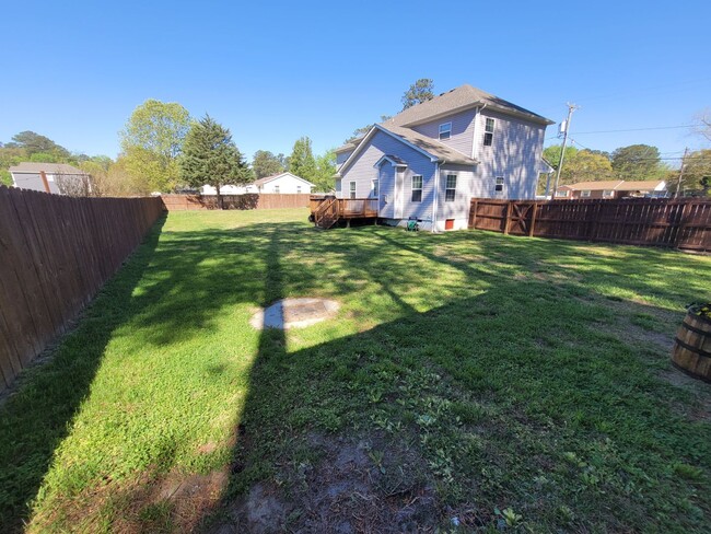 Building Photo - Beautiful & Spacious 4 bedroom, 2.5 bath h...
