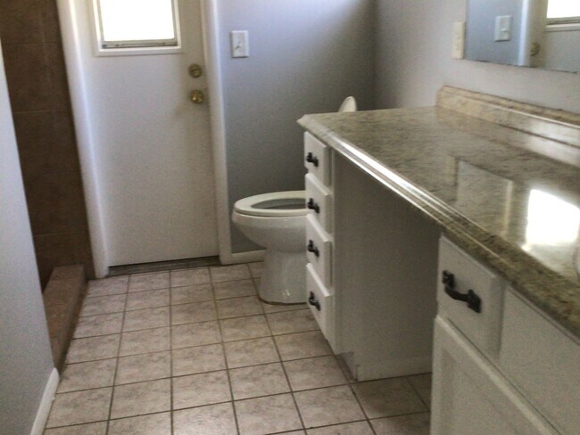 Building Photo - 1-Story Home.. 4 bedroom 2 bath home