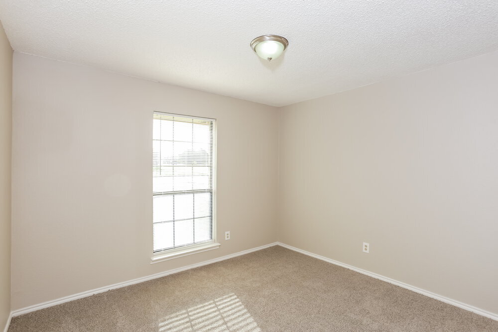 Building Photo - 2110 Mesa Wood Dr